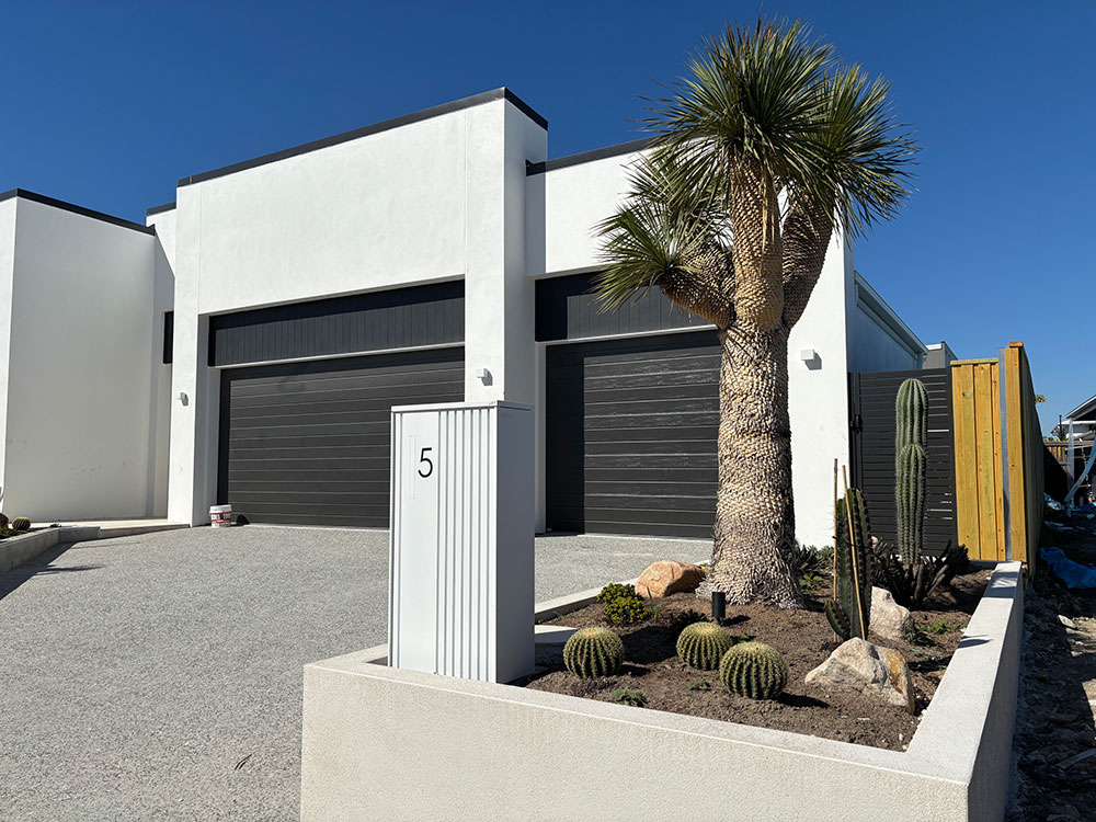 New build home in Nirimba with electrical, solar and outdoor lighting by Energizer